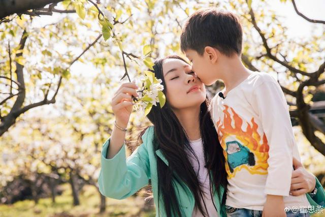 上班遇到傻白甜同事怎么办？游戏画面